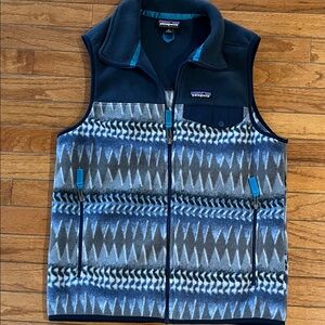 Patagonia Men's Navy and Gray Geometric Fleece Vest